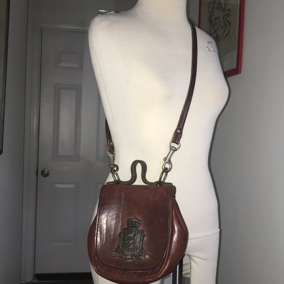 Crested Leather Flap Crossbody 😘😘 - Picture 2 of 8